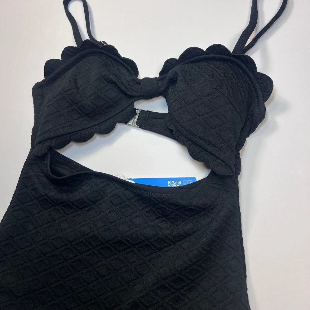 Cupshe One Piece Swimsuit Size Small Black Scalloped Cutout‎ Textured Monokini